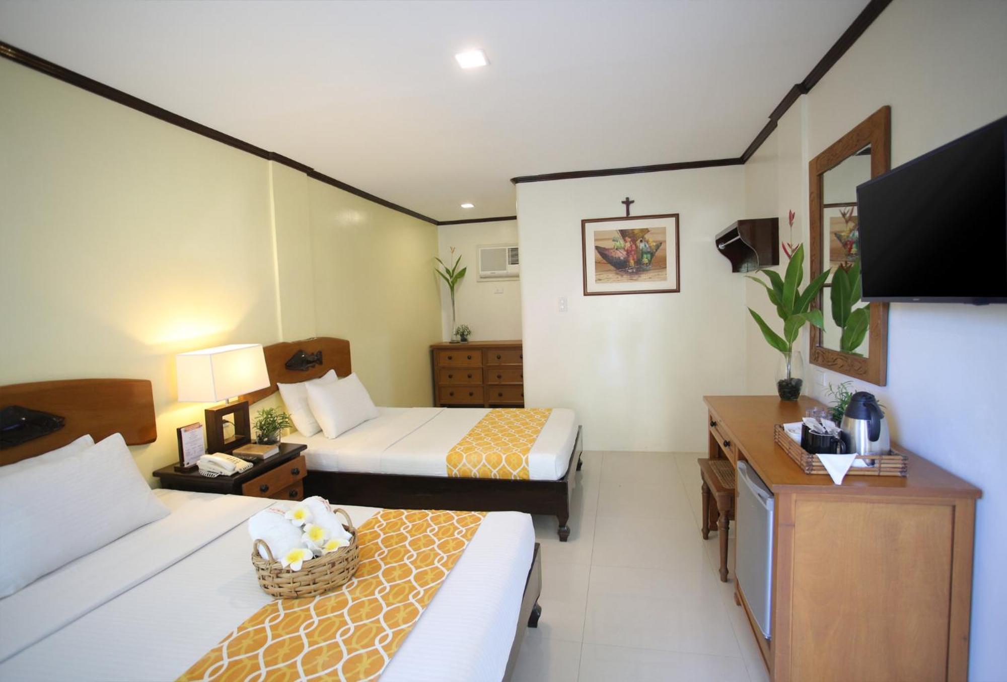 Puerto Del Sol Beach Resort And Hotel Club Bolinao Pangasinan מראה חיצוני תמונה